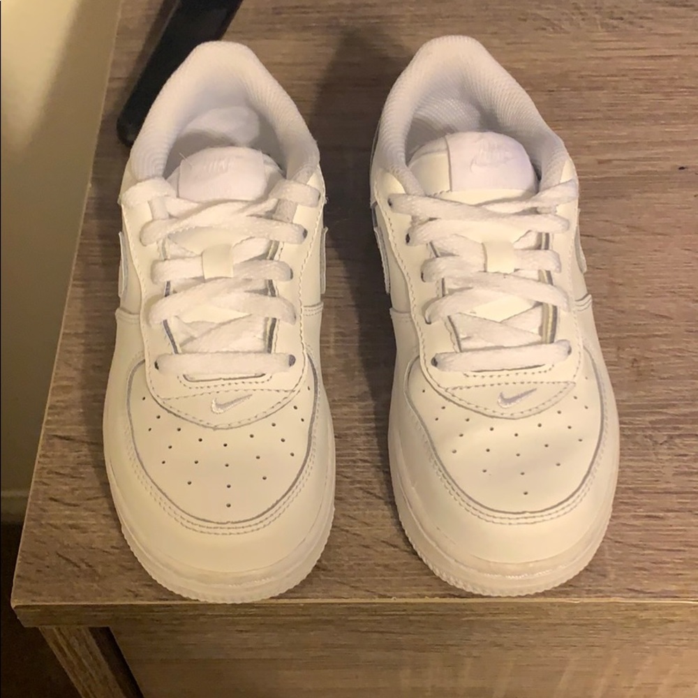 All white af1